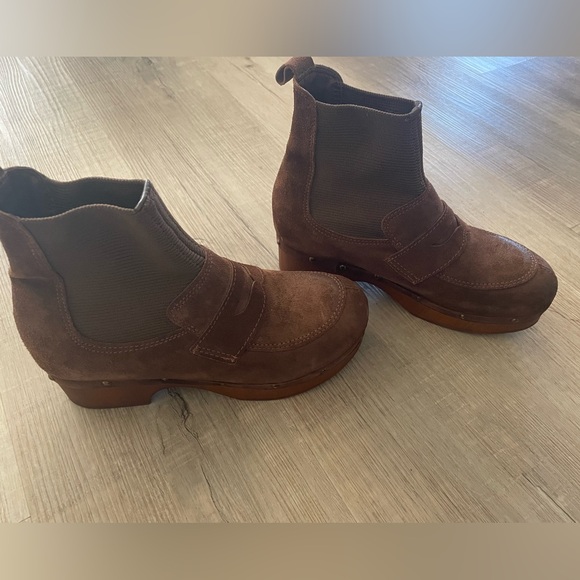 Italian brown suede clog style ankle boots in size 6 - Picture 1 of 6